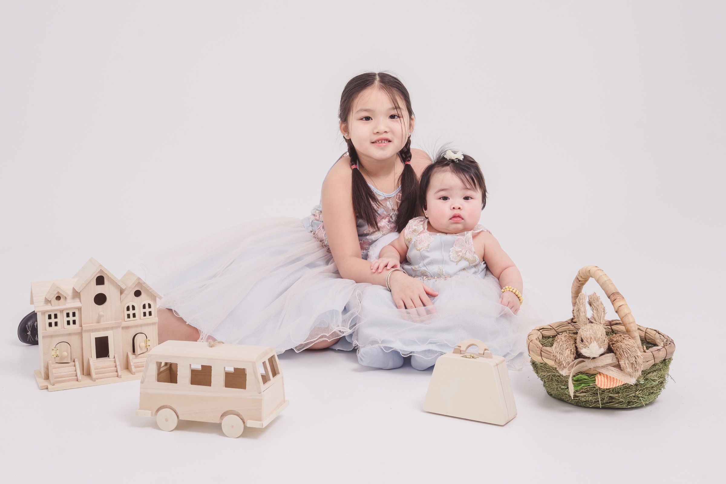 Sisters photographed together at Vanaheim Studio