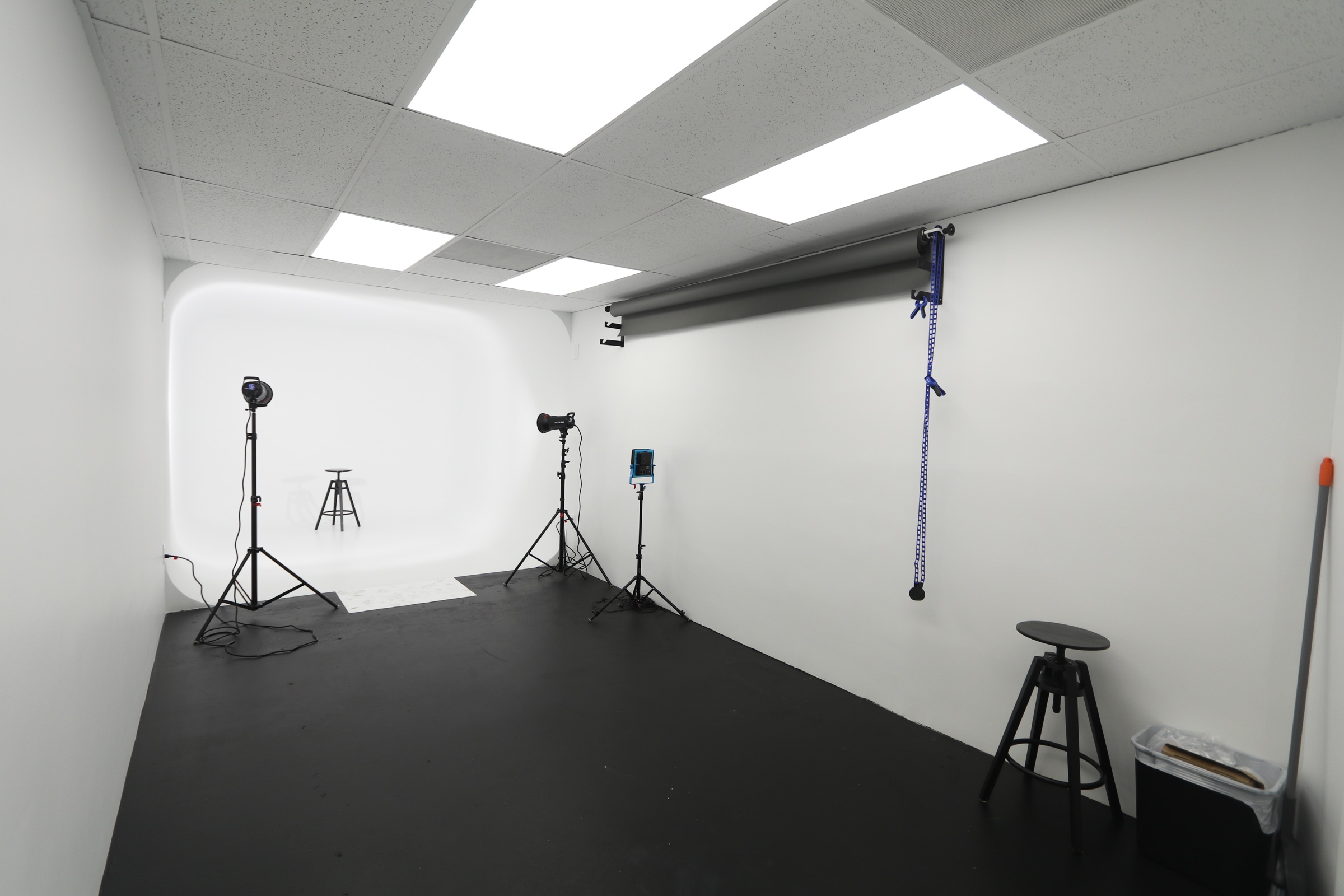 Vanaheim Studio with white cyclorama and professional lighting
